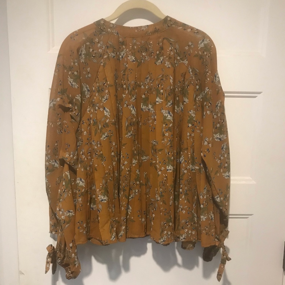 Pleated flowy blouse